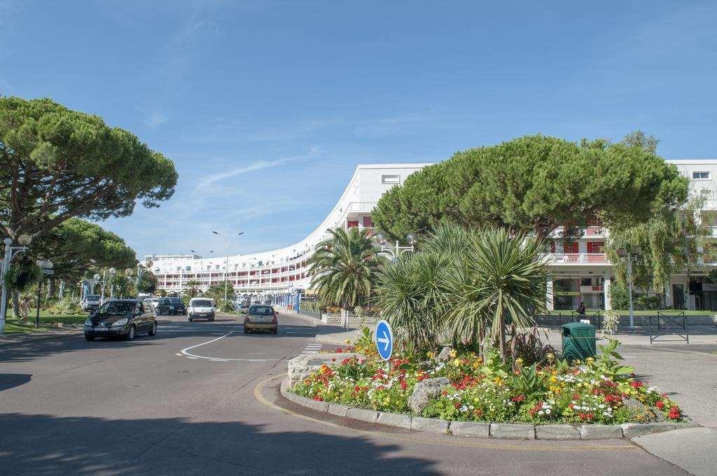 Brit Hotel Hermitage 鲁瓦扬 外观 照片