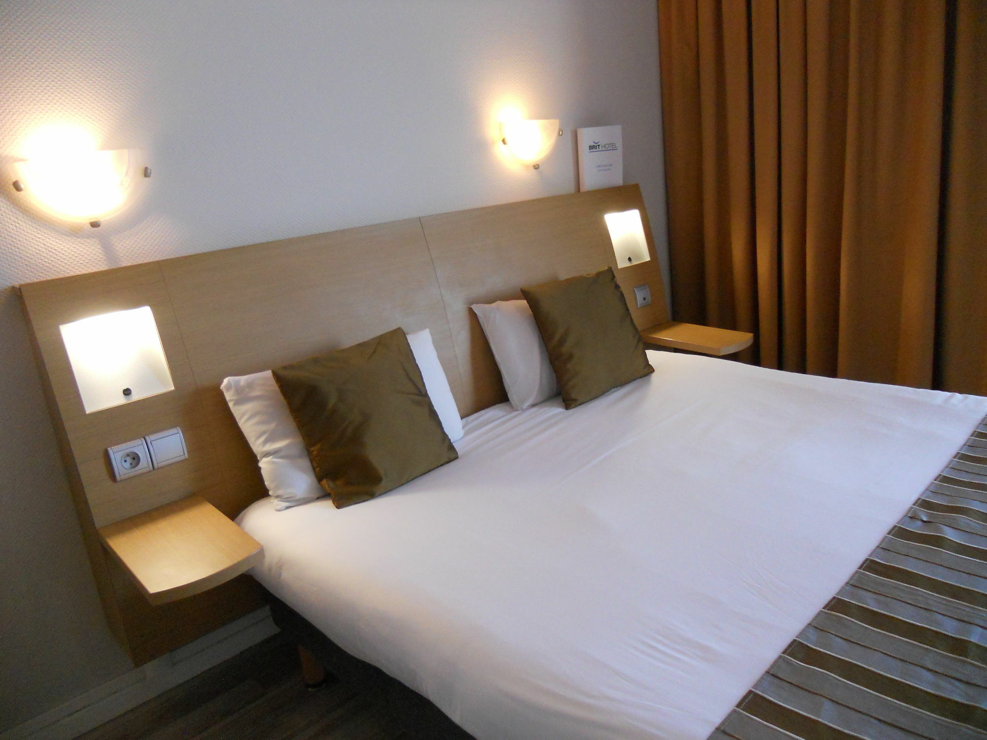 Brit Hotel Hermitage 鲁瓦扬 外观 照片